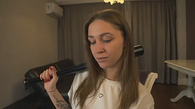 RennieLewis online show from December 8, 2024, 9:19 pm