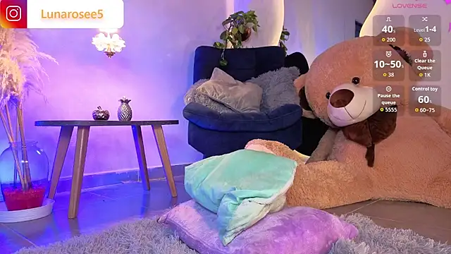 Snapshot of LunaRose5 chatting on October 23, 2025, 3:38 am LunaRose5 online show from October 23, 2025, 3:38 am