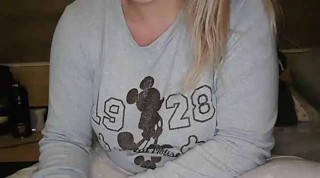 LaRa forU online show from March 2, 2025, 10:13 pm