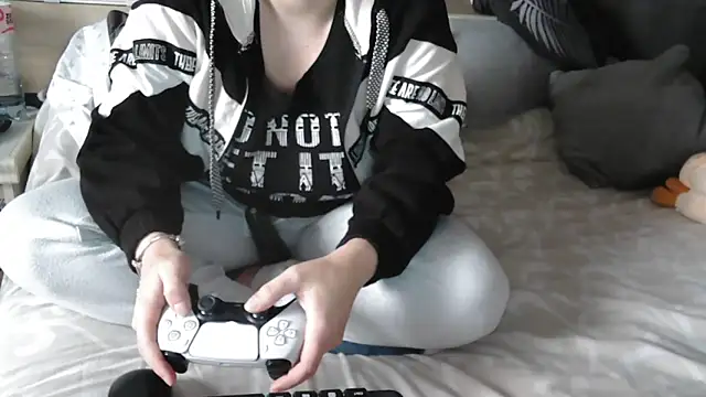 LaRa forU online show from February 12, 2025, 3:16 pm