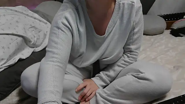 LaRa forU online show from February 13, 2025, 10:54 pm