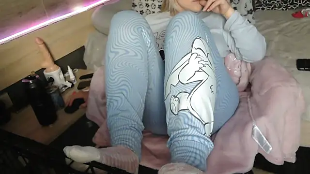 LaRa forU online show from March 22, 2025, 4:04 pm