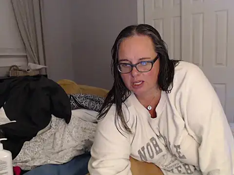 Snapshot of LauLauPAWG chatting on October 13, 2025, 2:24 am LauLauPAWG online show from October 13, 2025, 2:24 am