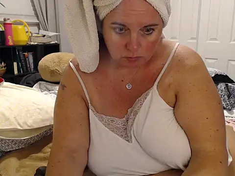 Snapshot of LauLauPAWG chatting on October 19, 2025, 12:35 am LauLauPAWG online show from October 19, 2025, 12:35 am