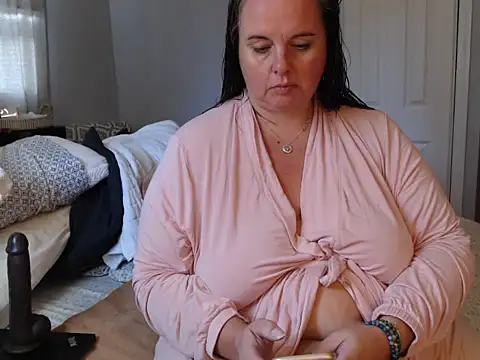 Snapshot of LauLauPAWG chatting on September 25, 2025, 9:43 pm LauLauPAWG online show from September 25, 2025, 9:43 pm