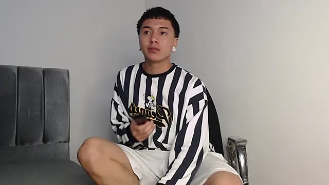 Snapshot of alex-lover chatting on October 11, 2025, 12:44 am alex-lover online show from October 11, 2025, 12:44 am