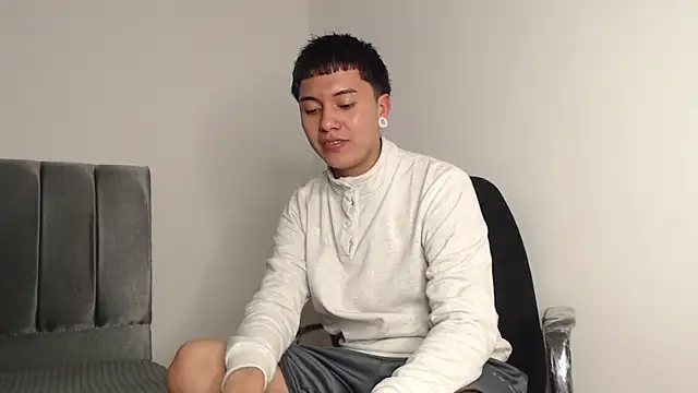 Snapshot of alex-lover chatting on October 16, 2025, 1:47 am alex-lover online show from October 16, 2025, 1:47 am