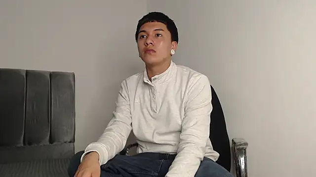 Snapshot of alex-lover chatting on October 2, 2025, 2:37 am alex-lover online show from October 2, 2025, 2:37 am