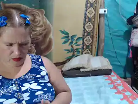 Snapshot of mom_son_dirty chatting on September 24, 2025, 10:27 pm mom son dirty online show from September 24, 2025, 10:27 pm