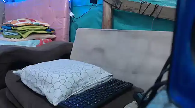 Snapshot of mom_son_dirty chatting on March 13, 2025, 2:44 pm mom son dirty online show from March 13, 2025, 2:44 pm