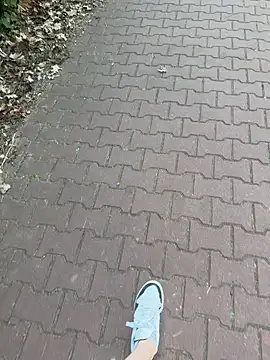 Tomkitomkii online show from April 18, 2026, 1:24 pm