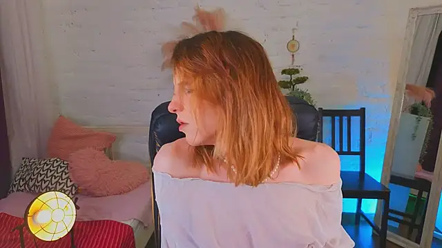  yourFoxy  online show from July 1, 2026, 5:52 am