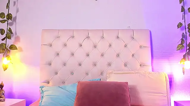 Isabella Flowers online show from October 9, 2025, 7:47 pm