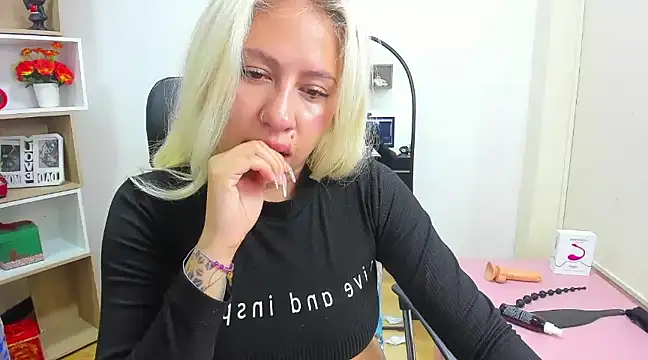 ConstansBlonde online show from January 9, 2025, 11:13 pm