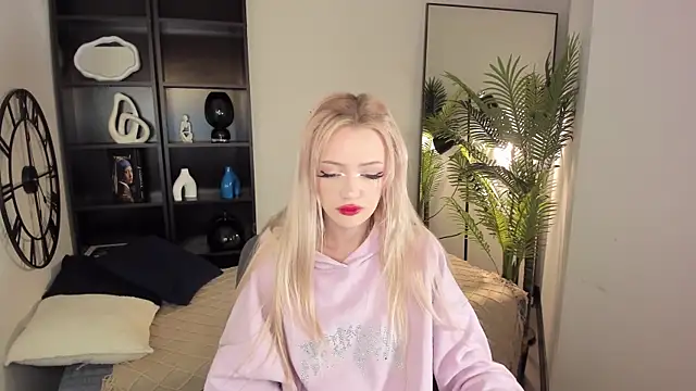 Snapshot of EmilyAir chatting on October 12, 2025, 10:00 pm EmilyAir online show from October 12, 2025, 10:00 pm