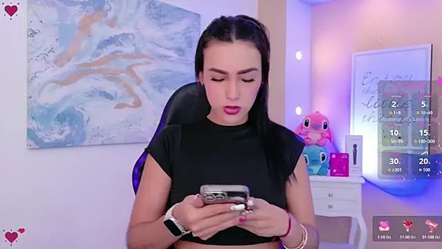 Snapshot of IsaValencia chatting on October 8, 2025, 9:04 pm IsaValencia online show from October 8, 2025, 9:04 pm