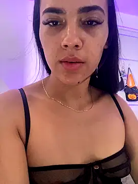 Snapshot of IsaValencia chatting on November 5, 2025, 1:47 pm IsaValencia online show from November 5, 2025, 1:47 pm