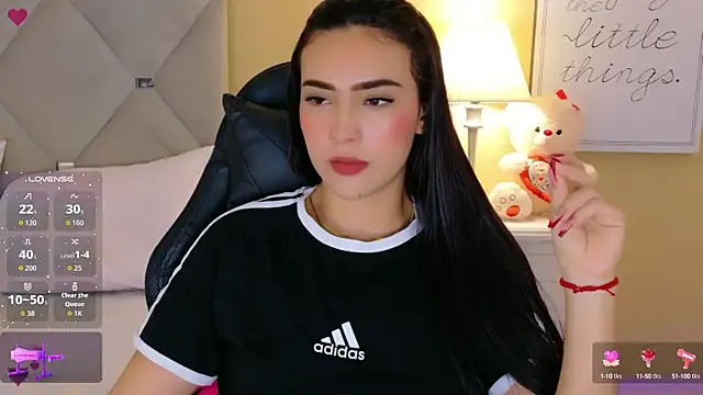 Snapshot of IsaValencia chatting on September 19, 2025, 12:14 am IsaValencia online show from September 19, 2025, 12:14 am