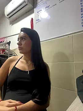 Snapshot of IsaValencia chatting on September 23, 2025, 5:42 pm IsaValencia online show from September 23, 2025, 5:42 pm