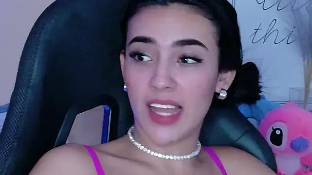 Snapshot of IsaValencia chatting on October 17, 2025, 2:04 am IsaValencia online show from October 17, 2025, 2:04 am