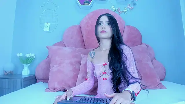 StefanyWilliams  online show from February 27, 2025, 4:35 am