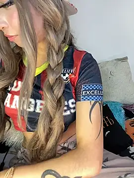 lunaapppp online show from April 22, 2026, 2:29 am