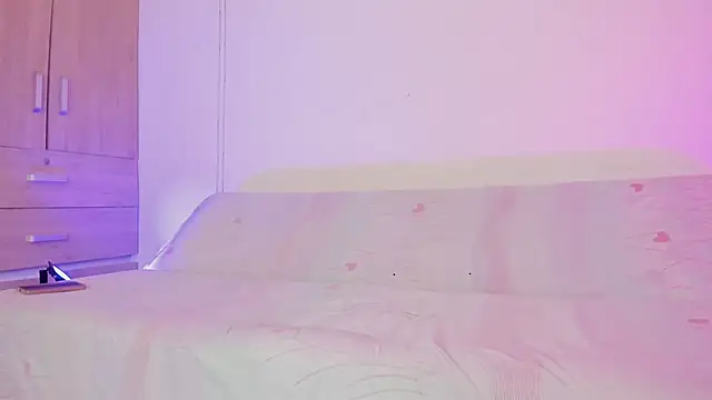 LoveBirds  1 online show from November 7, 2025, 11:08 pm