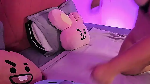 juli 2tyes online show from February 18, 2026, 3:15 am