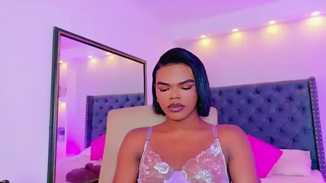 CamiEstrada online show from September 25, 2025, 7:47 am