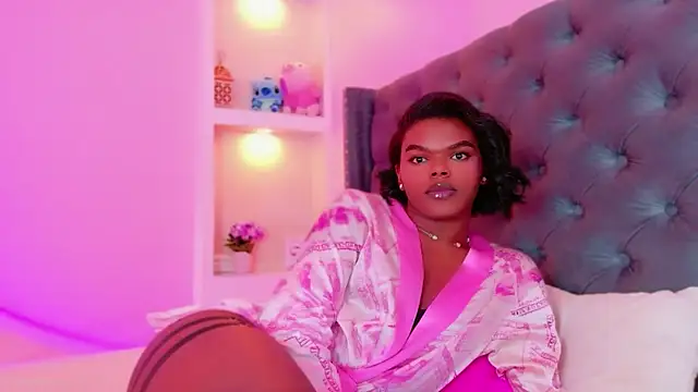 CamiEstrada online show from October 5, 2025, 10:55 pm