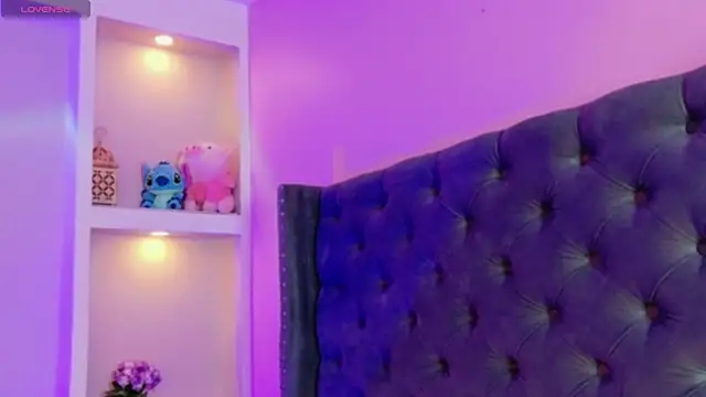 CamiEstrada online show from October 8, 2025, 9:37 pm