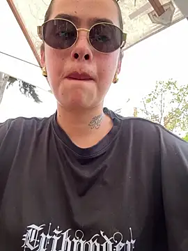 Mae Henao9 online show from February 6, 2026, 5:53 pm