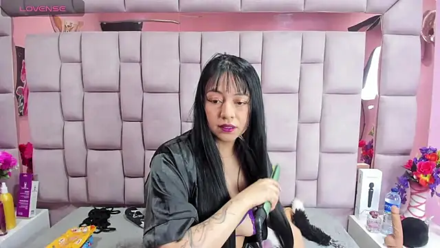 Snapshot of slut_anal_ chatting on March 17, 2025, 9:13 pm slut anal online show from March 17, 2025, 9:13 pm