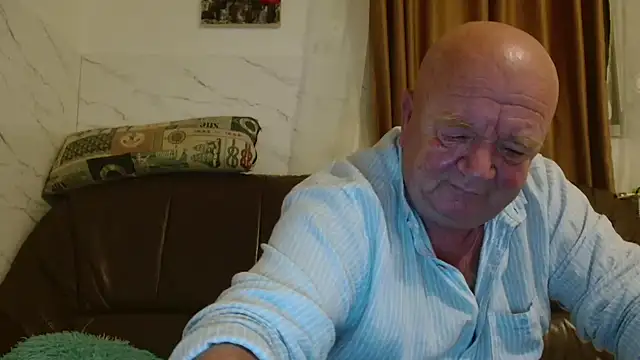 Snapshot of fullballs6 chatting on December 1, 2025, 3:07 am fullballs6 online show from December 1, 2025, 3:07 am