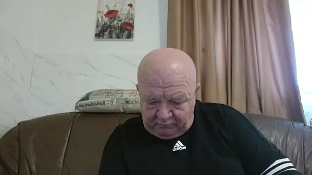 Snapshot of fullballs6 chatting on January 14, 2026, 7:01 am fullballs6 online show from January 14, 2026, 7:01 am