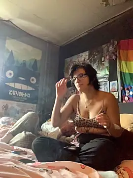 space g1rl online show from December 3, 2025, 12:37 pm