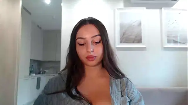 courtneyPerfect online show from September 23, 2025, 1:51 pm