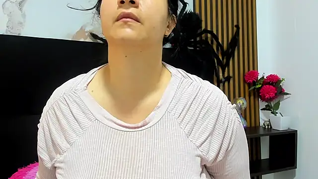 Snapshot of Ambber_moon chatting on October 23, 2025, 3:27 am Ambber moon online show from October 23, 2025, 3:27 am