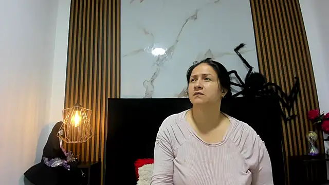 Snapshot of Ambber_moon chatting on October 25, 2025, 3:17 am Ambber moon online show from October 25, 2025, 3:17 am