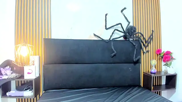 Snapshot of Ambber_moon chatting on October 17, 2025, 2:15 am Ambber moon online show from October 17, 2025, 2:15 am