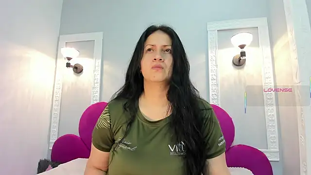 Snapshot of Ambber_moon chatting on March 7, 2025, 3:29 am Ambber moon online show from March 7, 2025, 3:29 am