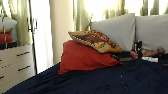 Foxybrownxx1 online show from November 11, 2025, 7:58 am