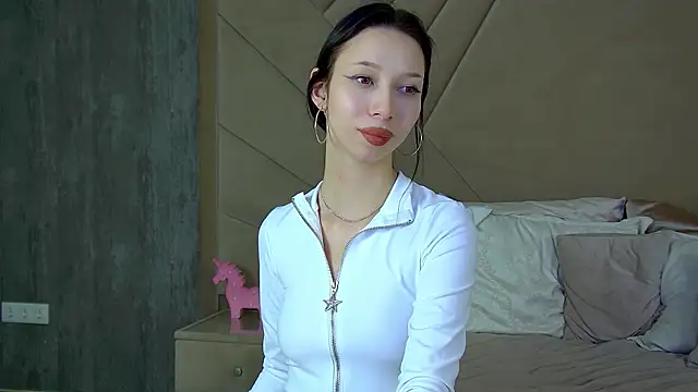 MaliaLandre online show from February 24, 2025, 2:15 pm