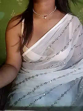 Snapshot of QueenOfHeart_07 chatting on October 18, 2025, 6:54 pm QueenOfHeart 07 online show from October 18, 2025, 6:54 pm