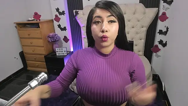 Sexy cristall  online show from November 3, 2025, 11:08 pm