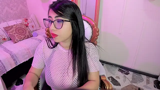 Sexy cristall  online show from February 6, 2025, 9:49 pm
