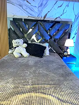 LylaLee111 online show from October 17, 2025, 1:02 pm