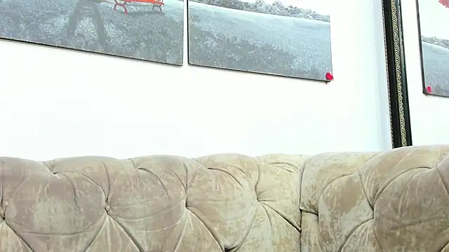 kira mz online show from February 28, 2025, 12:09 pm