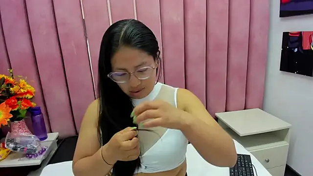 Snapshot of Miaa_Smiith_ chatting on October 19, 2025, 4:26 am Miaa Smiith  online show from October 19, 2025, 4:26 am