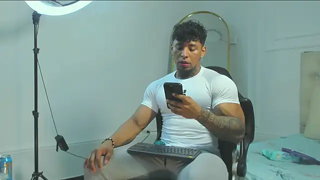 Snapshot of bradley_smith chatting on October 19, 2025, 2:09 pm bradley smith online show from October 19, 2025, 2:09 pm